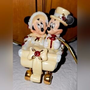 Disney Collectable Holiday Carriage. Vintage.